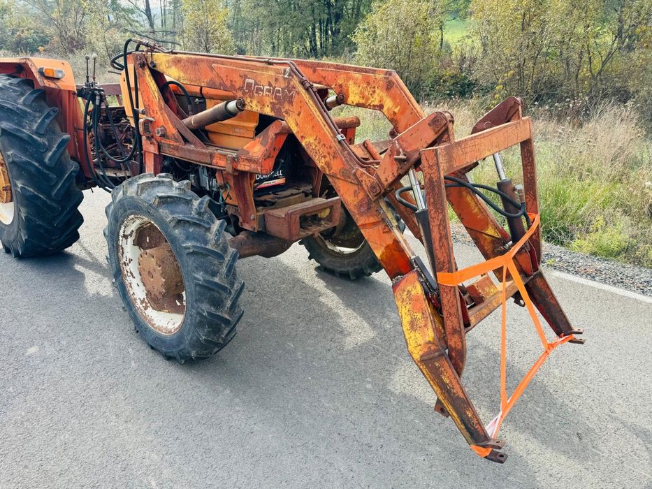 Încarcator Frontal Tractor Fiat în 4 cilindri Recent Adus