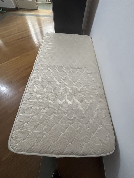 Vand saltea cu arcuri de 1 persoana