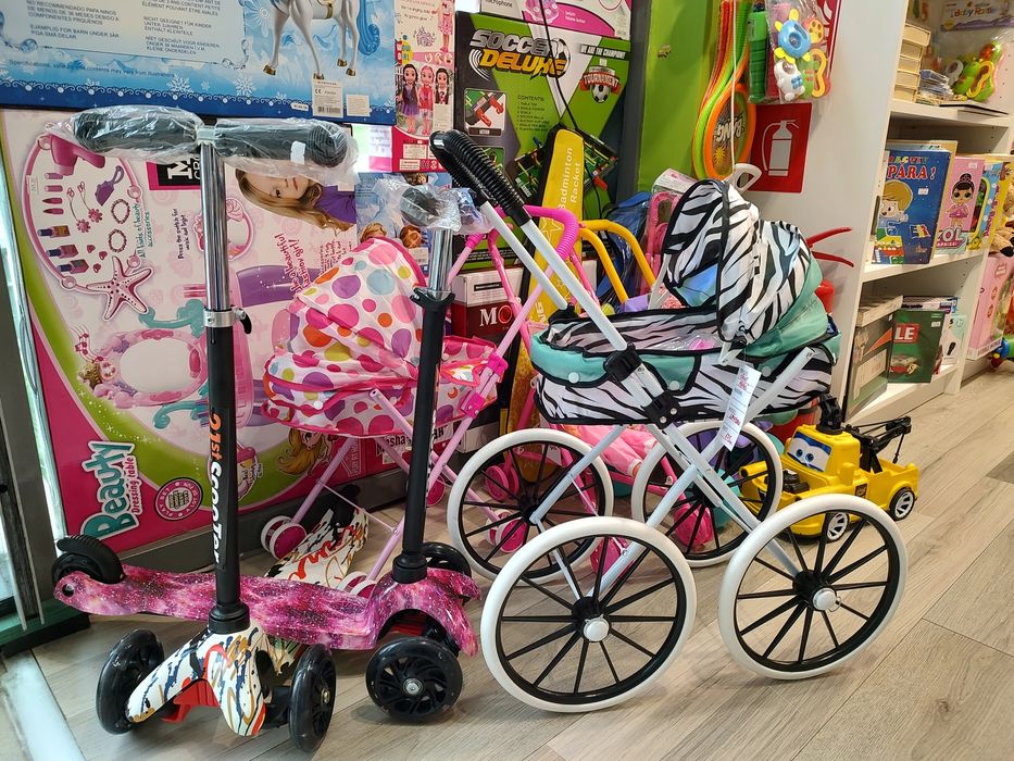 Jucarii si hainute de vanzare