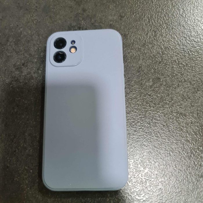 Продавам iphone 12