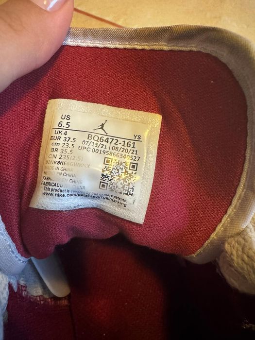 Jordan one mid reverse