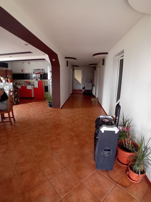 Casă de vânzare!