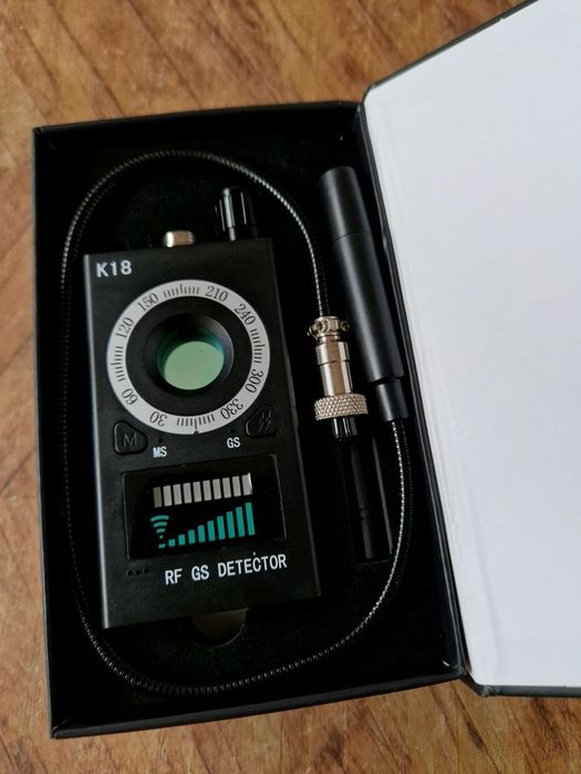 Detector de camere si microfoane spion profesional iUni K18