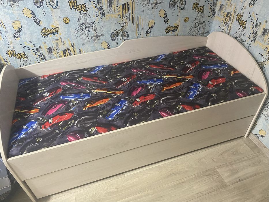 Кровать с нижнем отделением