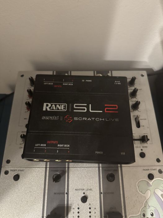 Vinyl/ Platan DJ Numark TT 500 , Mixer Pioneer DJM- 707, interfataRane