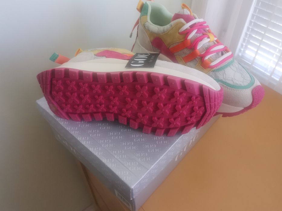 Чисто нови дамски маратонки GOE