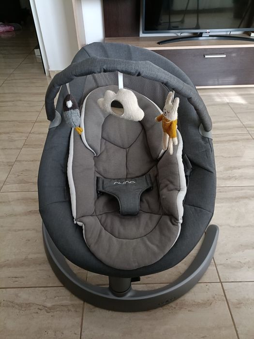 Balansoar Nuna Leaf Grow cu bară de jucării – gri, stare bună