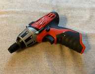 Masina de insurubat Milwaukee C12D pe 12v 19 Nm - corp