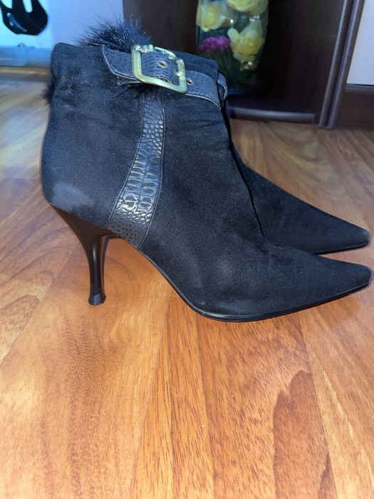 Cizme inalte din piele intoarsa