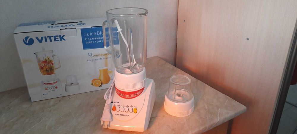 Соковыжималка электрическая фирмы VITEK