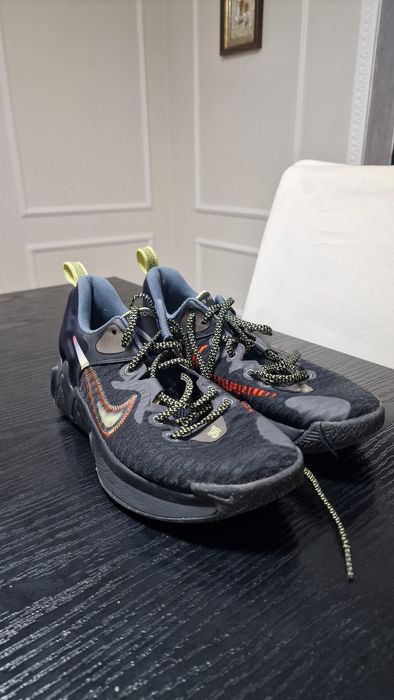 Adidasi Nike barbatesti