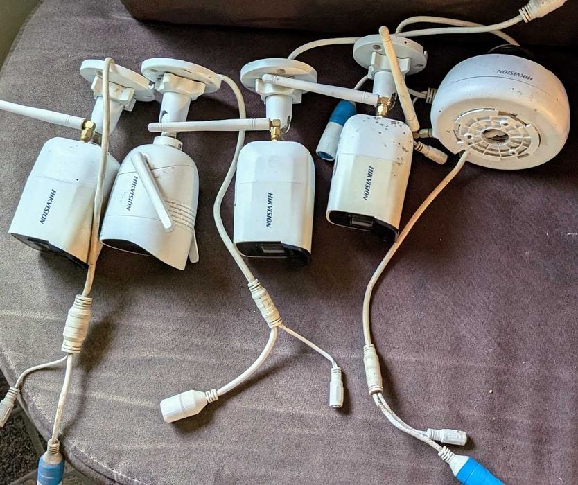 Vand 5buc. Camere 4Mp Wirless HiKVision