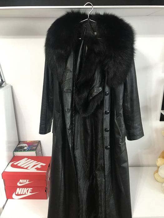 Haina din piele lunga cu blana si gluga