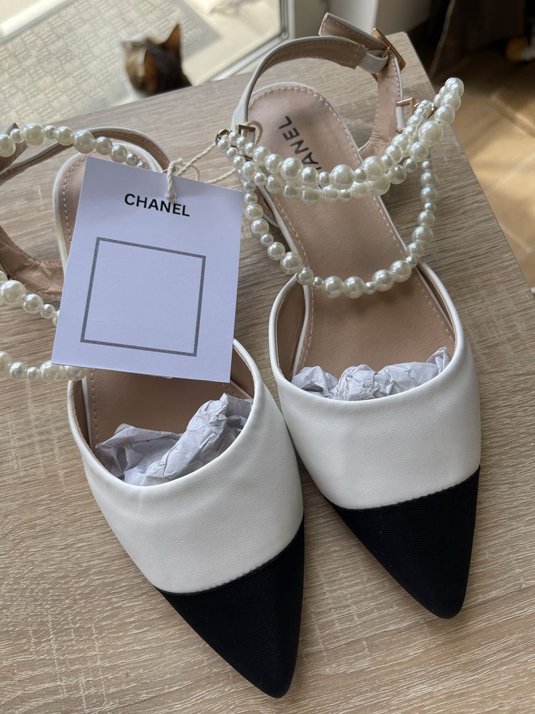 Обувки Шанел с перли бели бежови Chanel