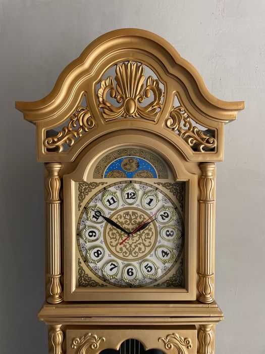 Продается новые часы срочно