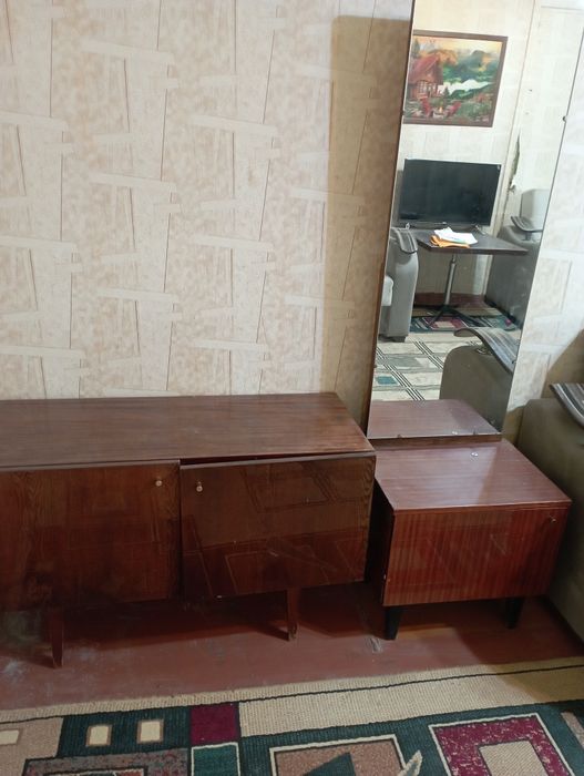 Тумбочка и трюмл