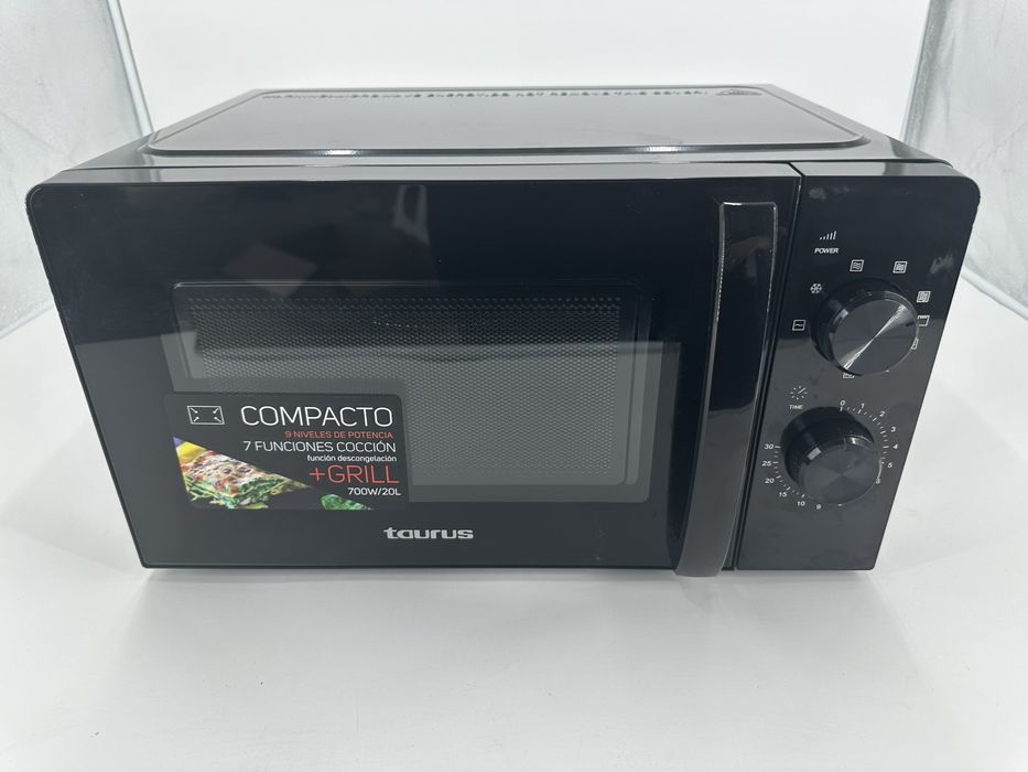 Чисто нова микровълнова TAURUS 20литра 700вата