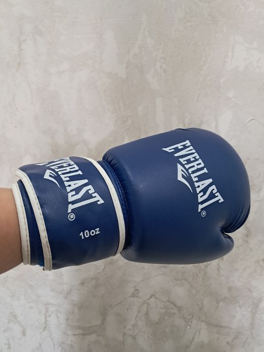 Продам щитки для ног, перчатки для бокса, защитку