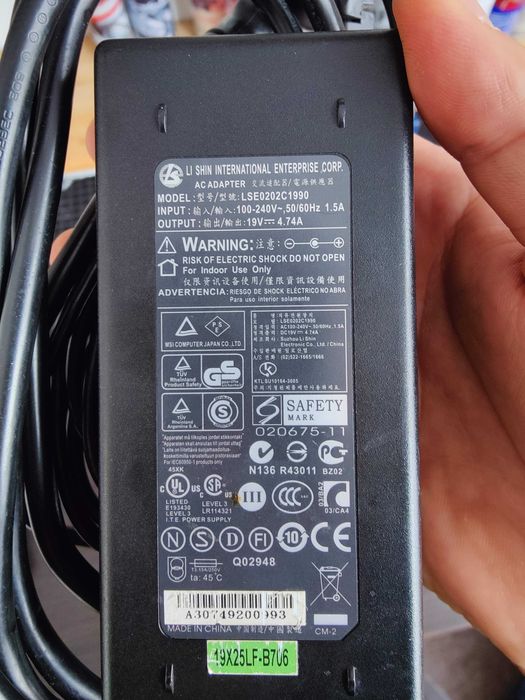 Incarcator  19v - 4.74 V