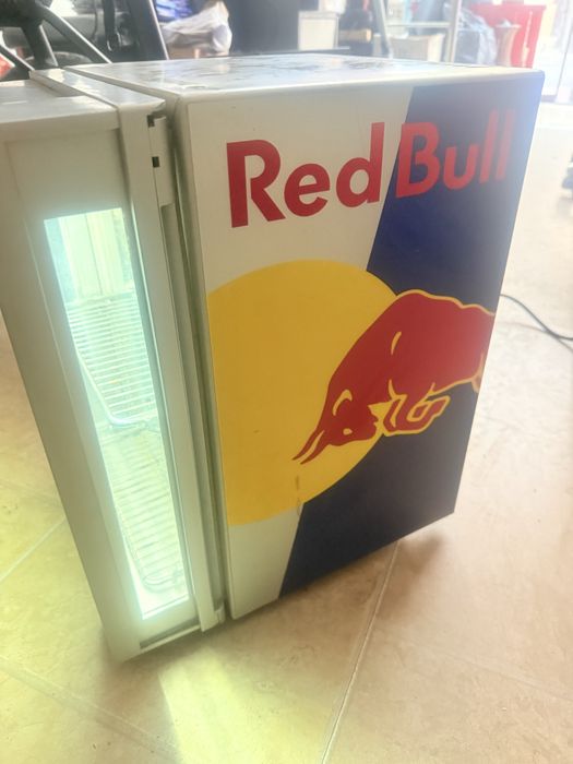 Хладилник Red Bull