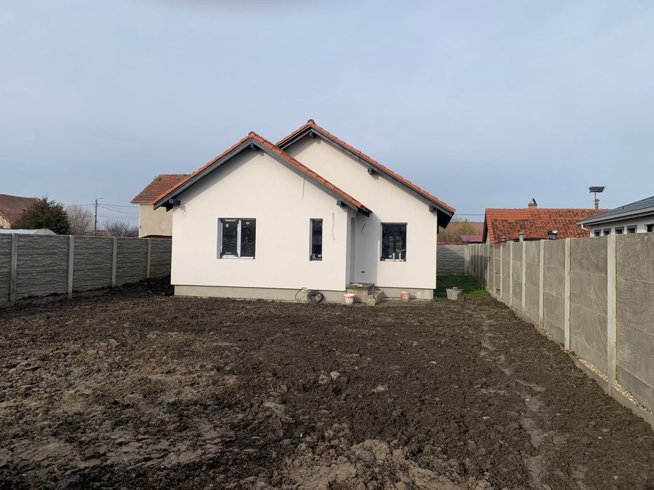 Vând casă sânmihaiu Roman