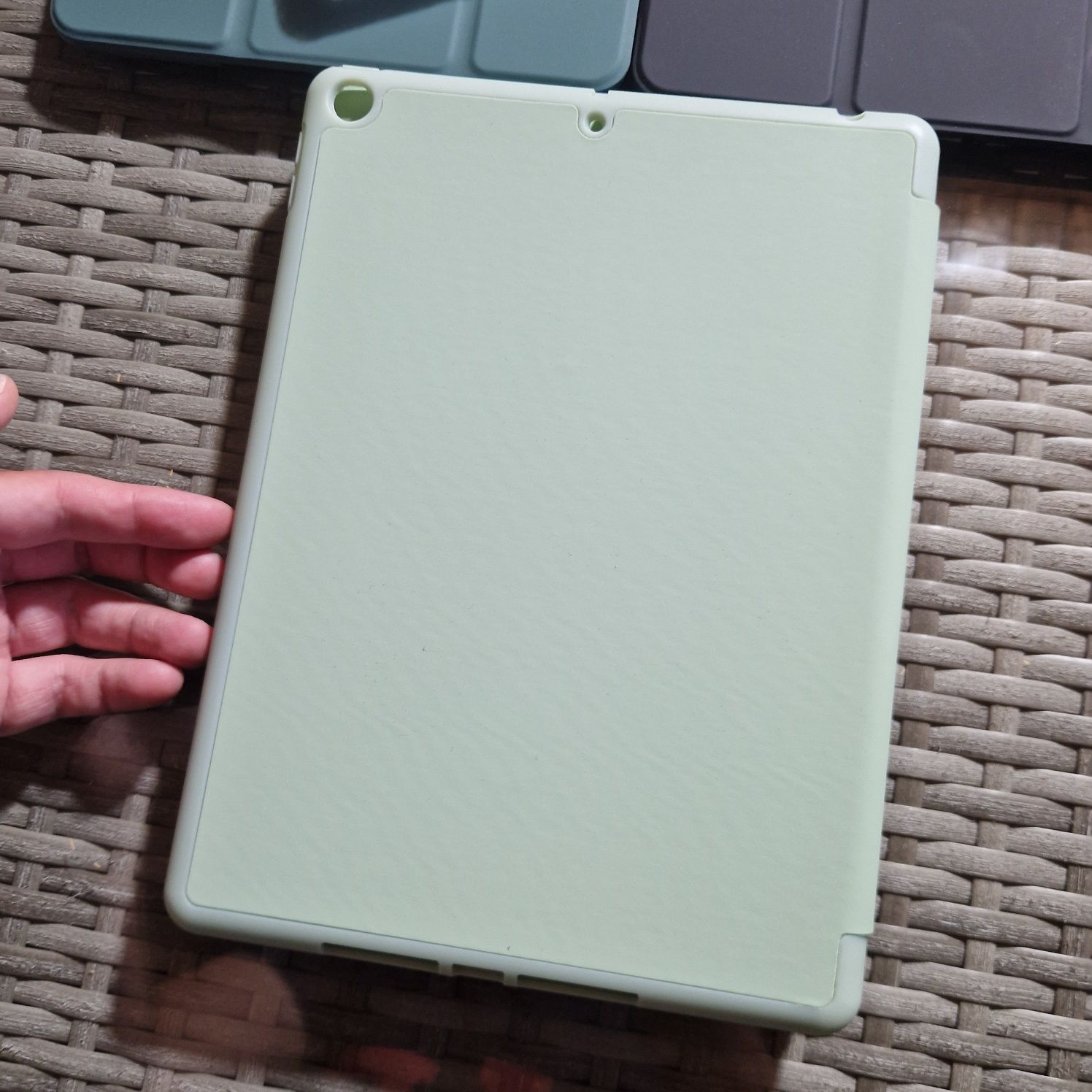 Husa iPad cu slot Pen 7/8/9(10.2), Air 4/5, Air 11-2024, Pro 11/12.9