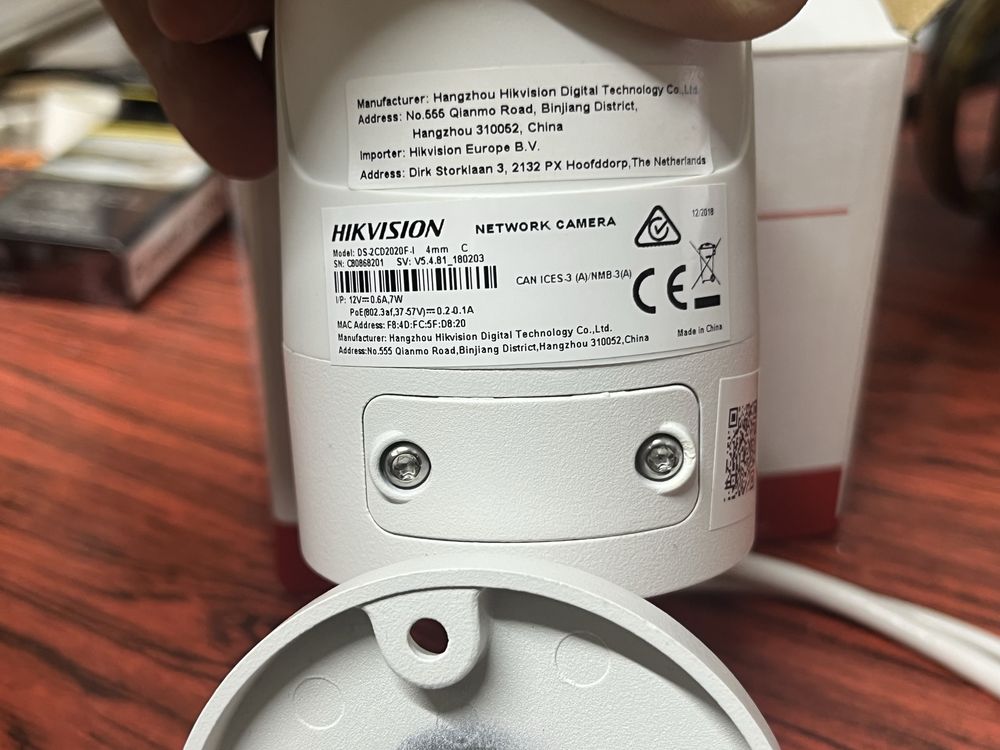 Camera ip supraveghere hikvision cu poe si sd card