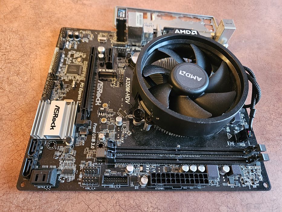 Kit PC AM4 AMD Ryzen 5 2400G