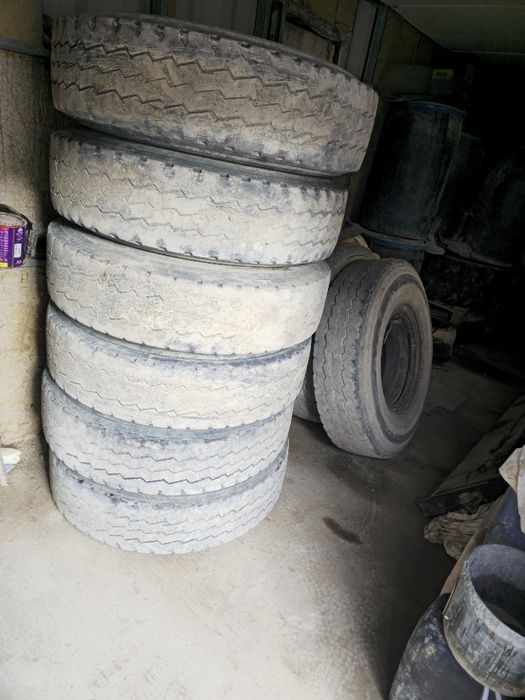 Шины грузовые 8 шт