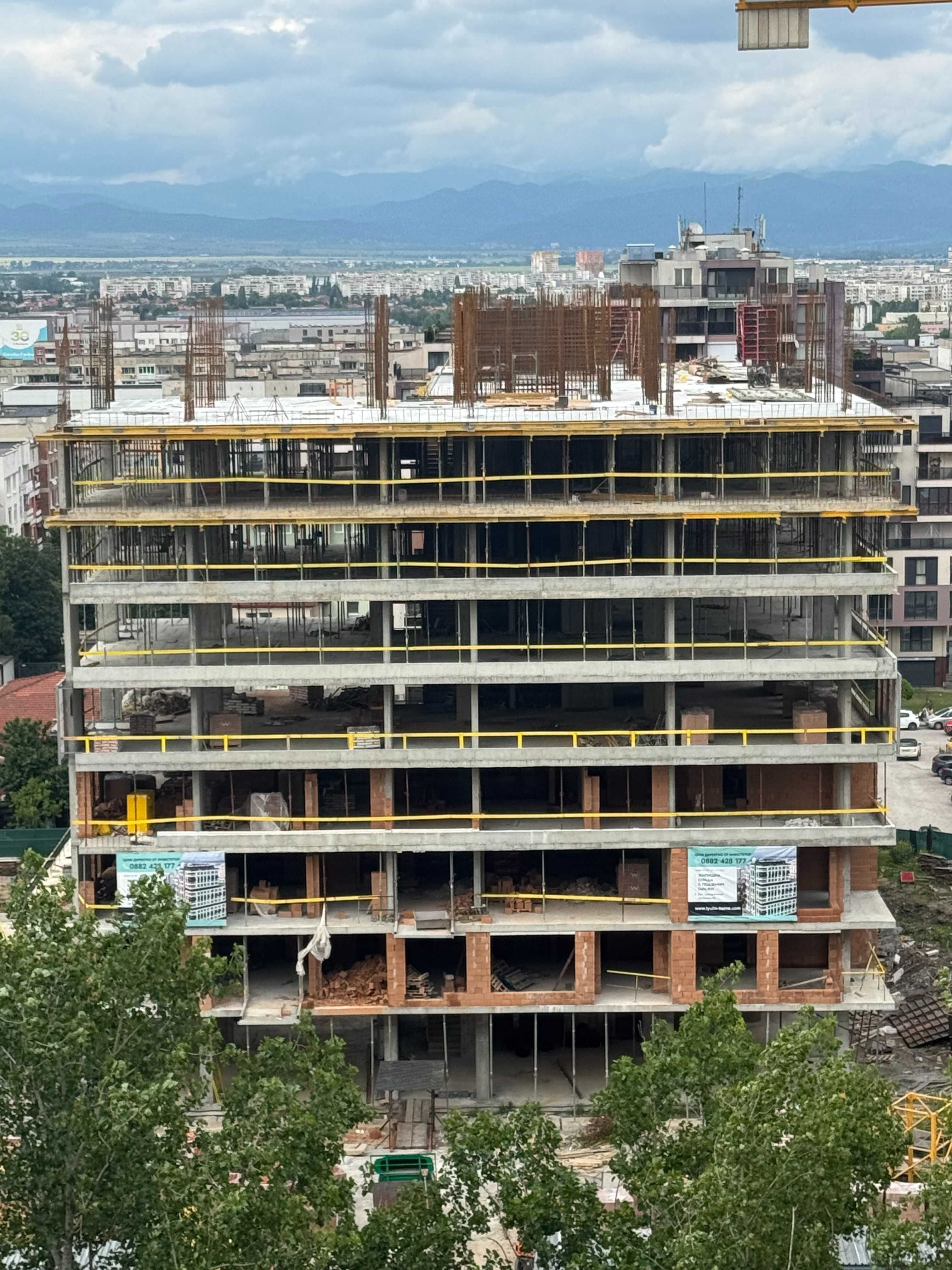 Продава МНОГОСТАЕН апартамент