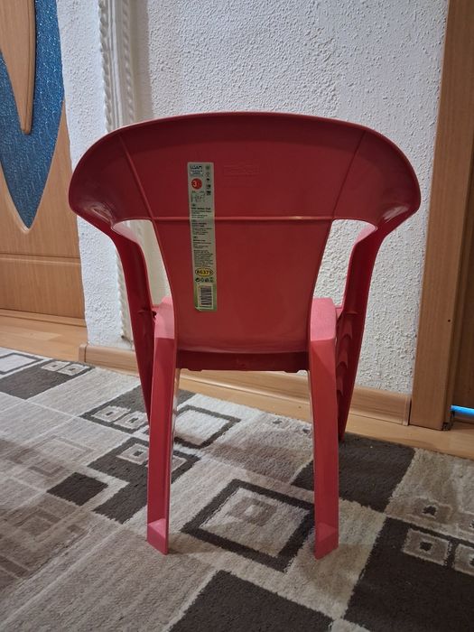 Scaun roz de plastic de copii