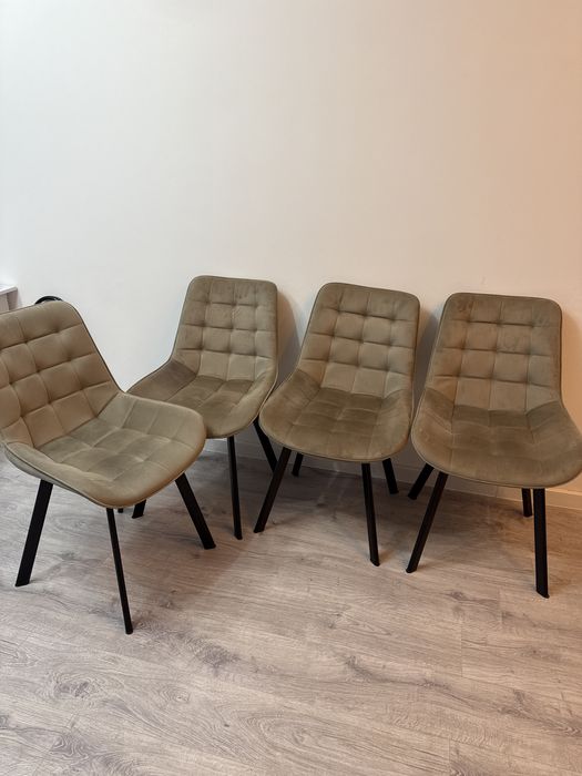 4 scaune de vanzare, aproape noi