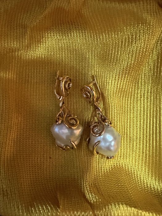 Продам сережки золото с брильянтгм жемчуг натуральный