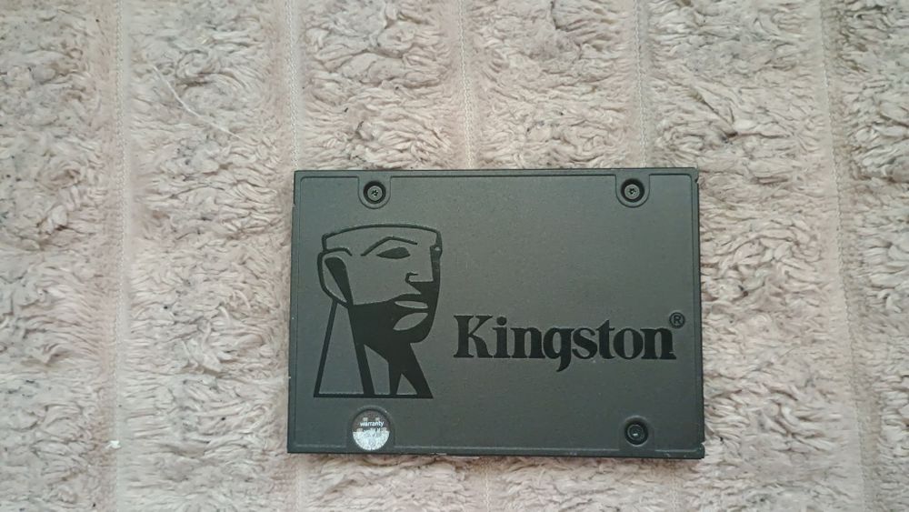 Vând ssd 480gb Kingston