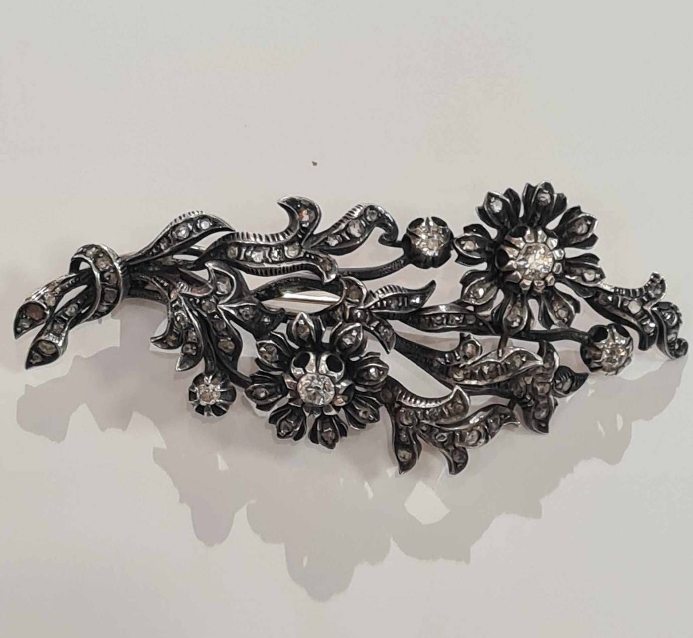 Brosa din aur roz 18k si argint cu diamante naturale, BRAU36