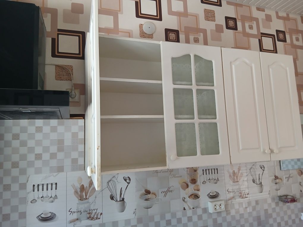 Кухонный гарнитур сотилади
