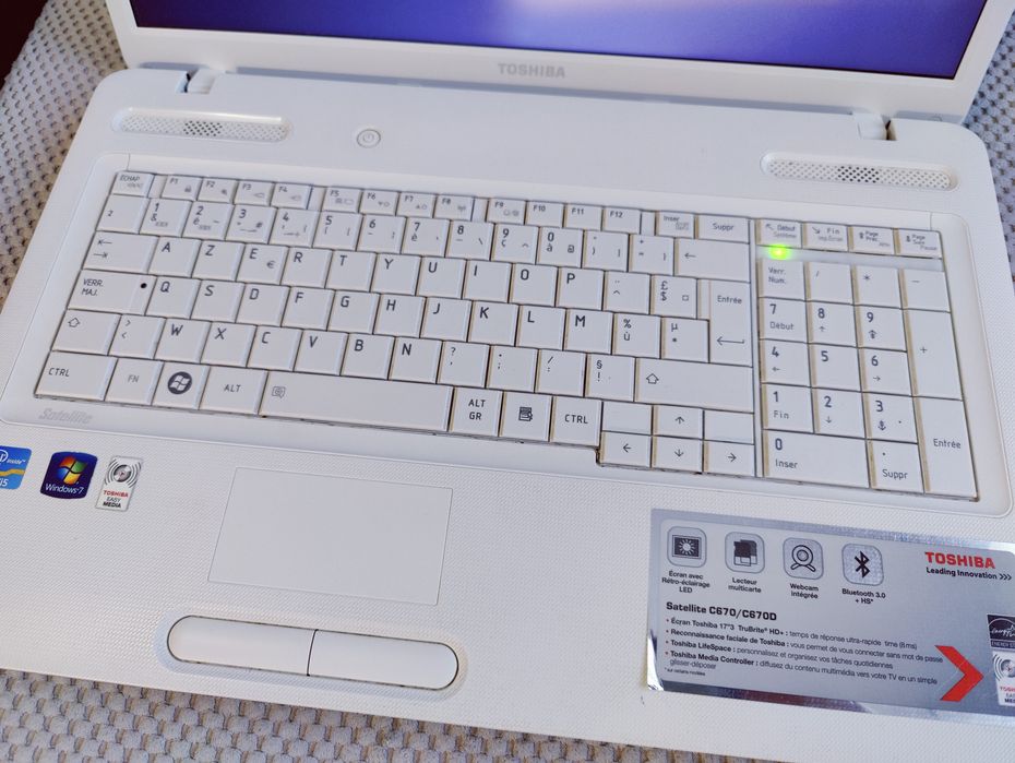 Лаптоп Toshiba 17 инча като нов
