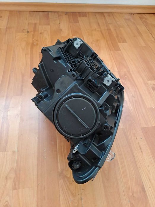 Far stanga/dreapta Bmw seria 1 F20 F21 an 2011-2015 , faruri noi