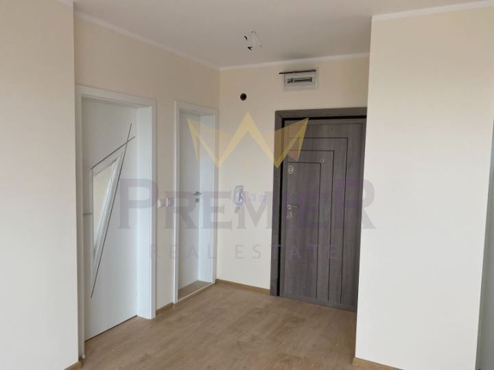 Продава се Тристаен апартамент в Варна, Изгрев - 119 кв.м за 1912 €/кв.м - Снимка #1