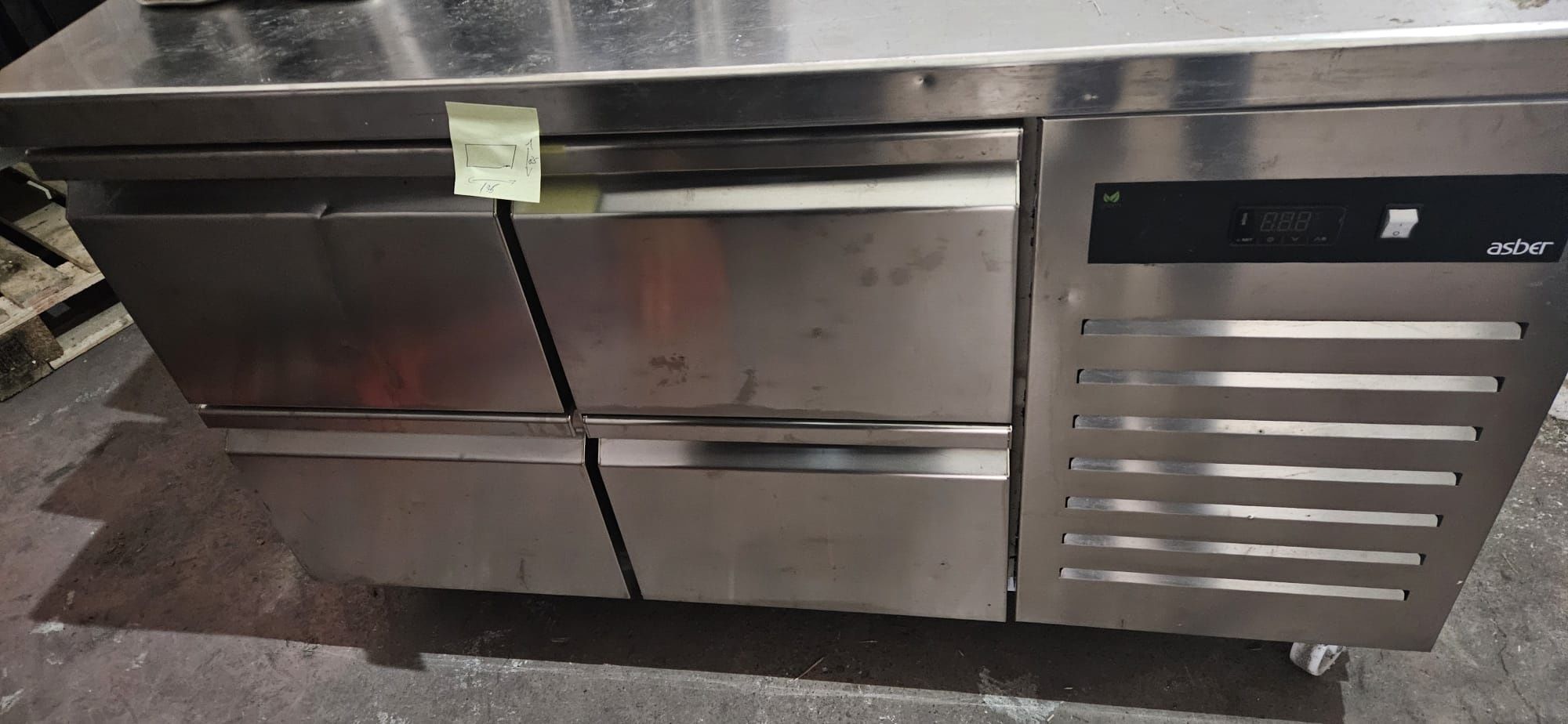Frigider inox și cuptor, mese calde, mese reci, tăvi inox