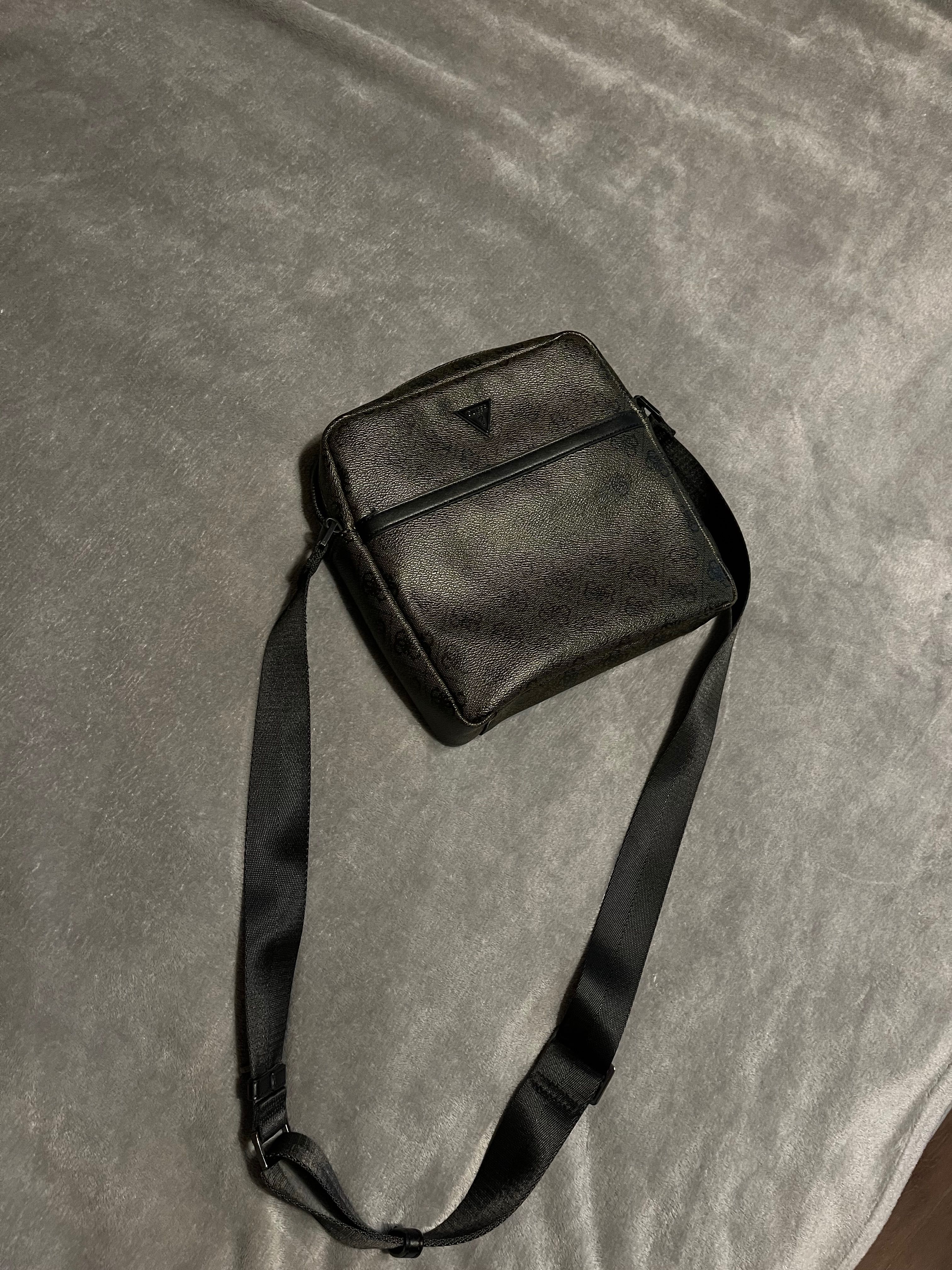 Мъжка чанта GUESS