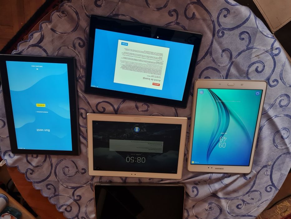 Vând tableta Lenovo
