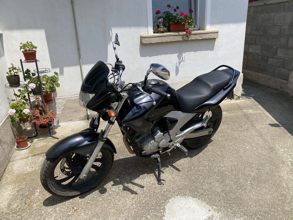Мотоциклет Yamaha YBR 250