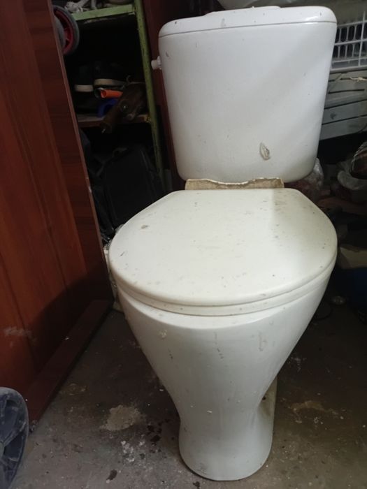 Продам унитаз б/у. Продам тюльпан умывальник б/у