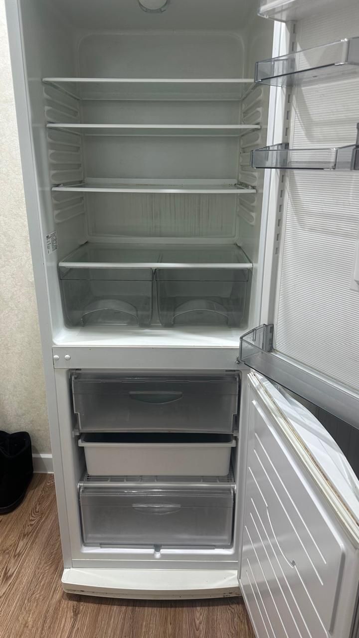 Продаю  холодильник