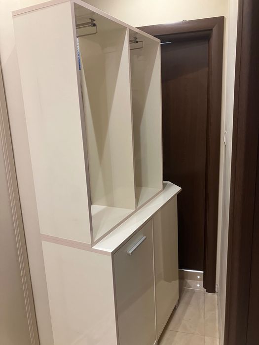 Секция с шкафче - като нова