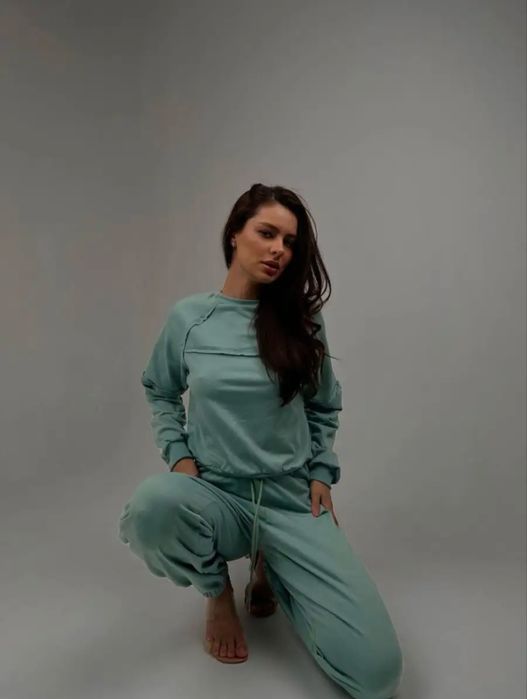 Костюм женский спортивный