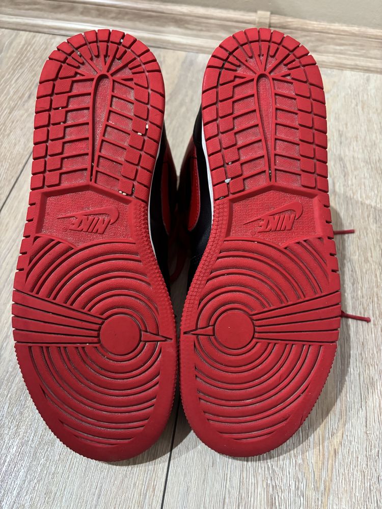 Nike Jordan 1 кецове