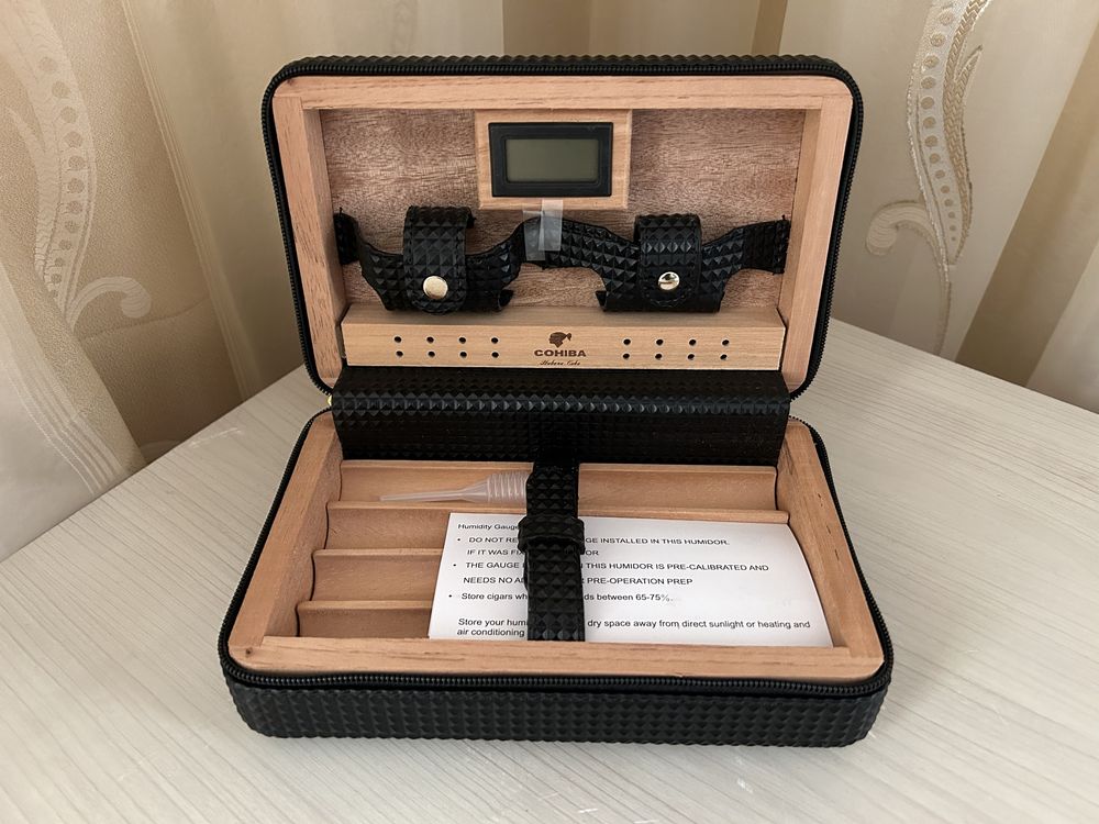 Кожена кутия за пури COHIBA с дигитален хигрометър