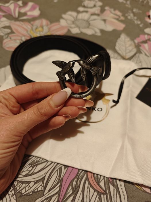 Продавам Колан Pinko